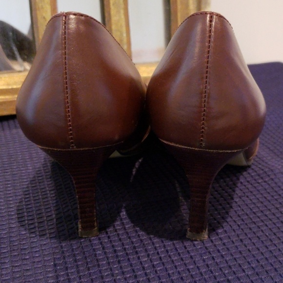 Anne Klein Brown Leather Flex Heels - Picture 3 of 4
